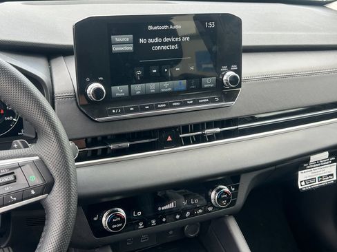 Used 2025 Mitsubishi Outlander 4WD Plug-In Hybrid image 15