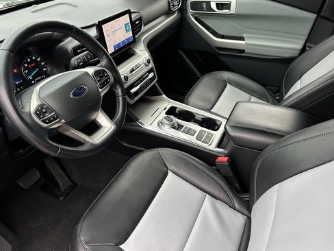 Used 2022 Ford Explorer XLT w/ Equipment Group 202A image 10