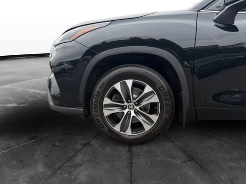Used 2023 Toyota Highlander XLE AWD/4WD image 14
