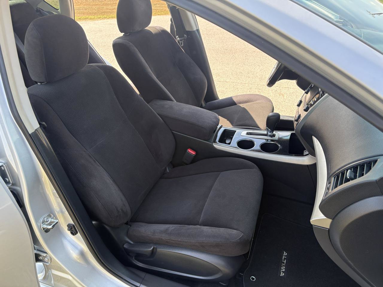 Used 2013 Nissan Altima 2.5 SV FWD image 36