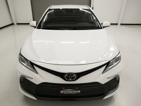 Used 2022 Toyota Camry LE image 2