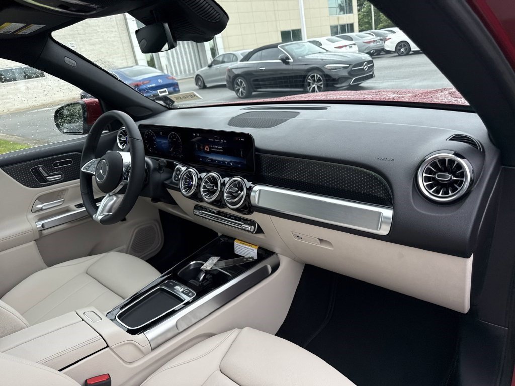 Certified 2025 Mercedes-Benz GLB 250 image 21