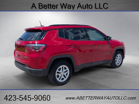Used 2018 Jeep Compass Sport w/ Tech Group FWD image 2