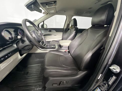 Used 2023 Kia Carnival LX FWD image 14