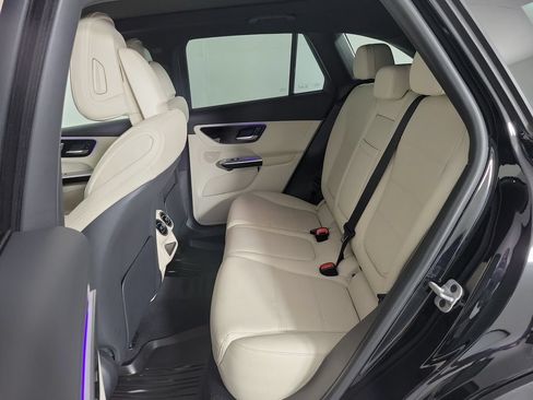 Used 2024 Mercedes-Benz GLC 300 4MATIC image 10