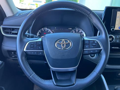 Used 2024 Toyota Highlander LE image 23