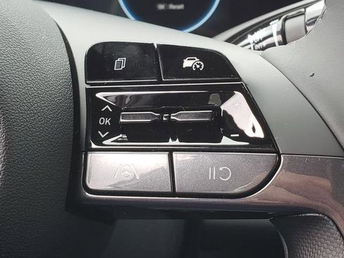 New 2025 Hyundai Elantra SEL image 15