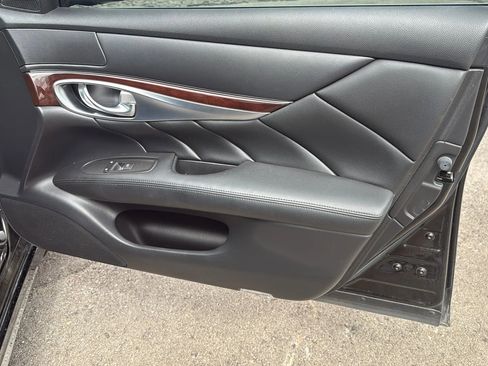 Used 2017 INFINITI Q70 L 3.7 image 24