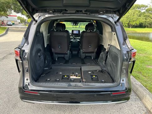 Used 2021 Toyota Sienna Platinum FWD image 11