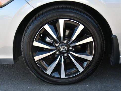 Used 2024 Honda Civic EX-L image 12