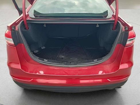 Used 2020 Ford Fusion SE FWD image 19