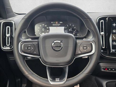Used 2020 Volvo XC40 T5 R-Design w/ Protection Package Premier image 19