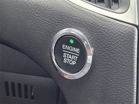 Used 2024 Ford Edge SE w/ Black Appearance Package image 19