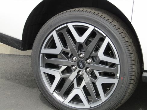 New 2026 Ford Expedition Max Platinum w/ Platinum Ultimate Package image 6