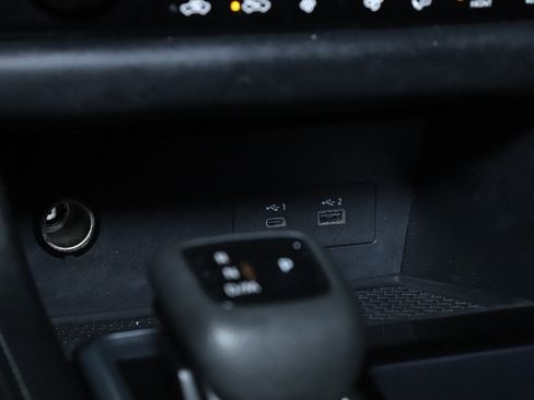 Used 2025 Nissan Pathfinder SV image 28