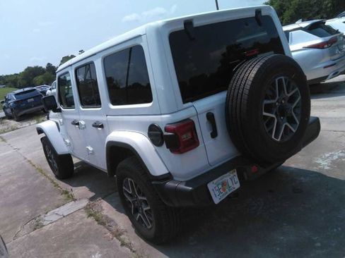 Used 2024 Jeep Wrangler Unlimited Sahara AWD/4WD image 3