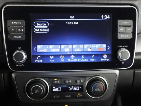 Used 2025 Nissan Leaf S image 18