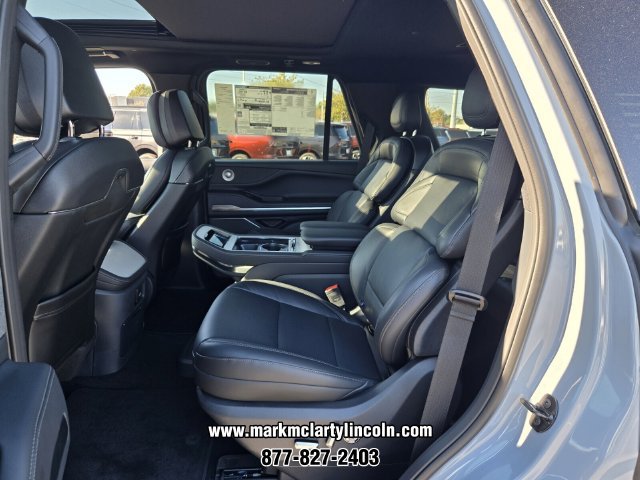New 2027 Lincoln Navigator Reserve w/ Jet Appearance Package AWD/4WD image 9