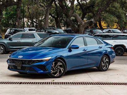 Used 2024 Hyundai Elantra SEL w/ Convenience Package