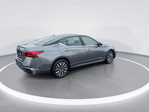Used 2025 Nissan Altima 2.5 SV FWD image 8