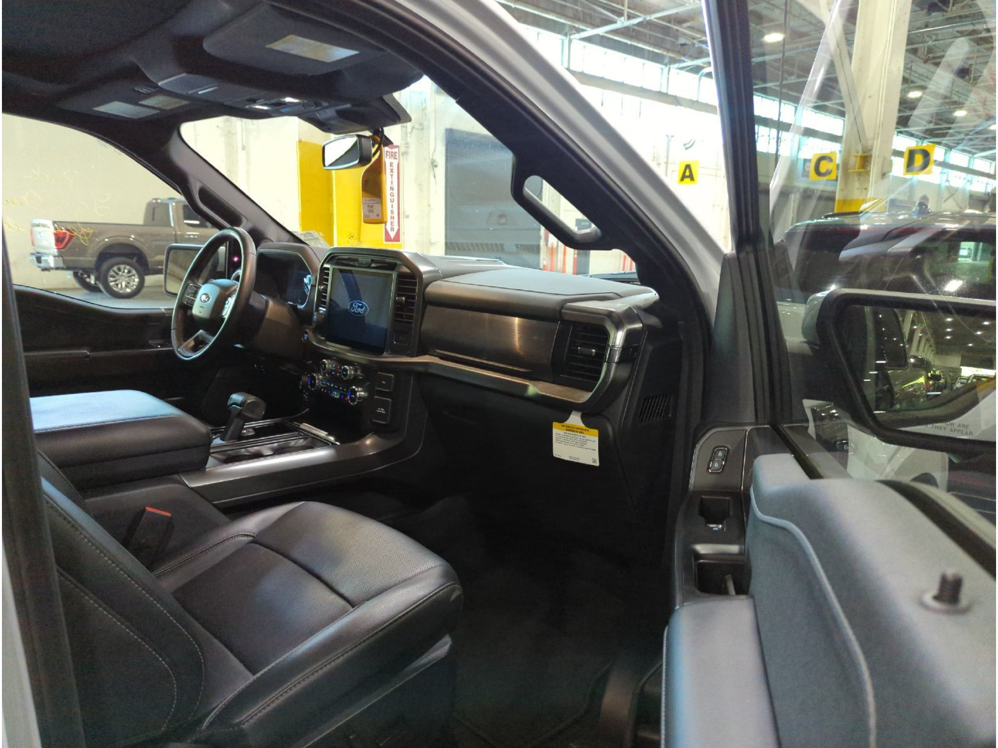 Used 2025 Ford F150 Lariat AWD/4WD image 8