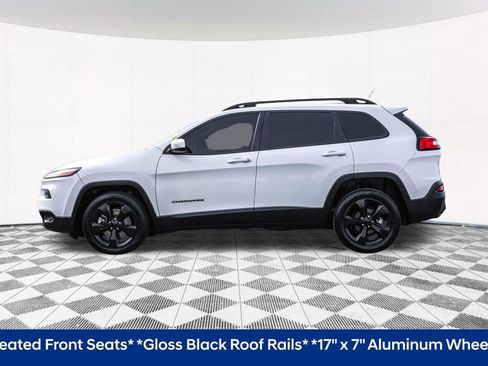 Used 2018 Jeep Cherokee Latitude w/ Altitude Package FWD image 16
