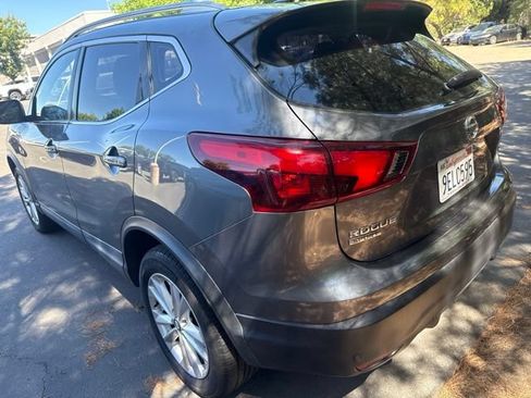 Used 2019 Nissan Rogue Sport SV FWD image 2