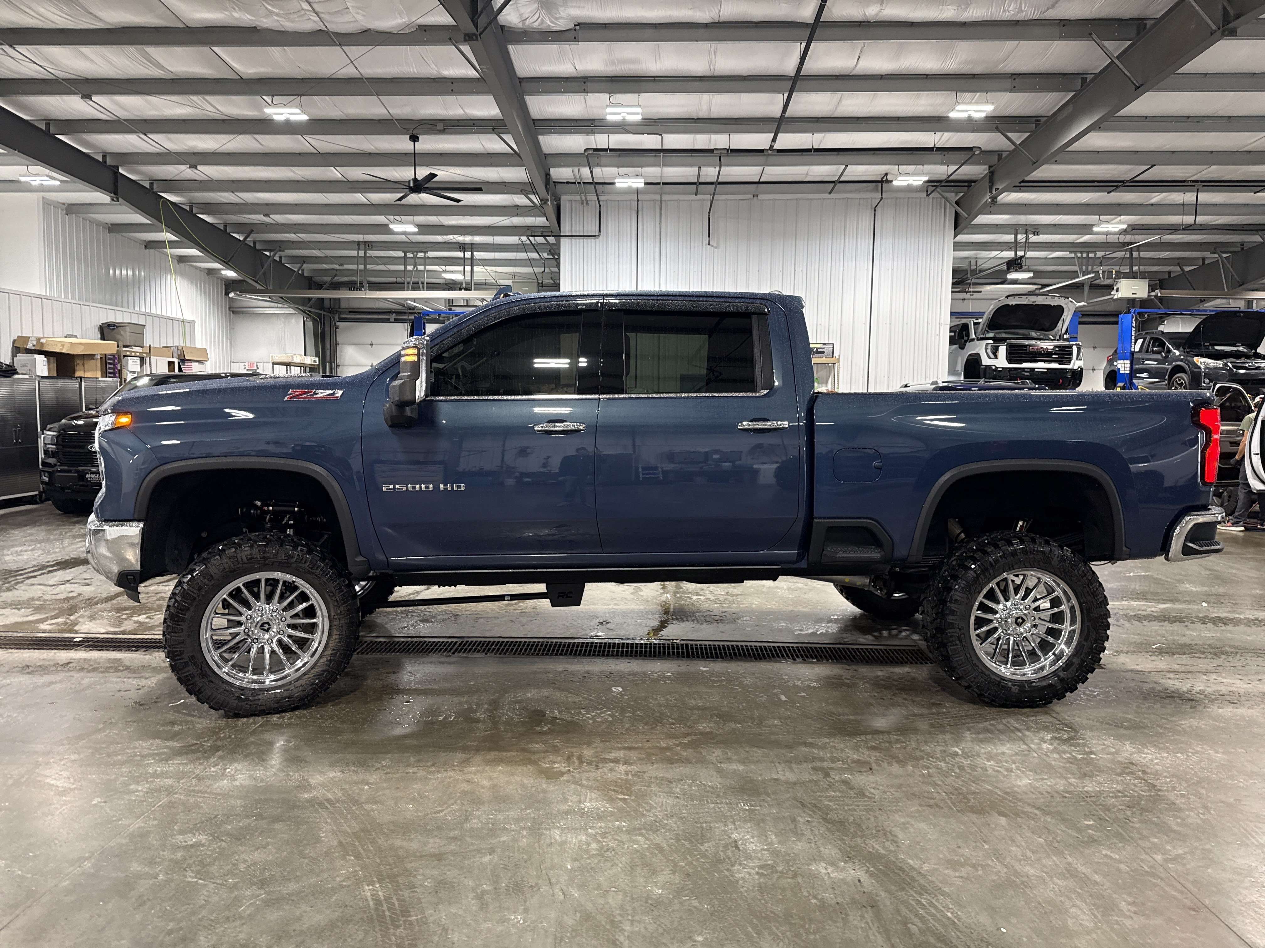 Used 2024 Chevrolet Silverado 2500 LTZ w/ LTZ Premium Package AWD/4WD image 5