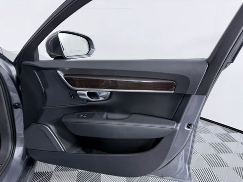 Used 2019 Volvo S90 T6 Momentum image 10
