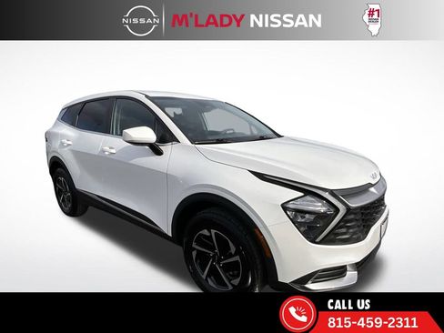 Used 2023 Kia Sportage LX image 3