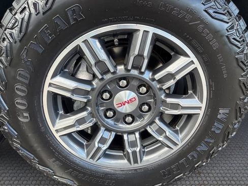 Used 2024 GMC Sierra 1500 AT4 w/ Technology Package AWD/4WD image 16
