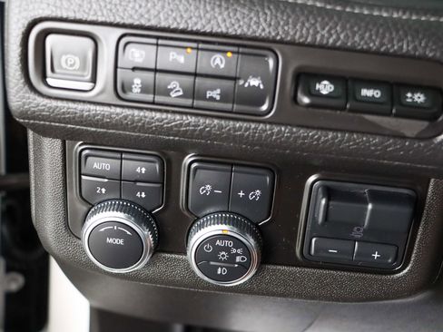Used 2023 GMC Yukon XL Denali w/ Advanced Technology Package AWD/4WD image 25