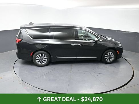 Used 2023 Chrysler Pacifica Limited FWD image 45