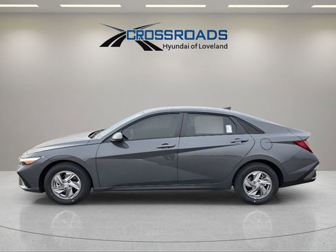New 2026 Hyundai Elantra SE image 2