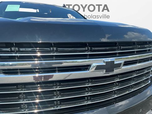 Used 2023 Chevrolet Suburban LT AWD/4WD image 24