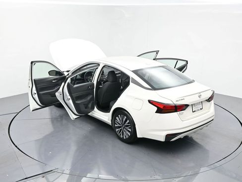 Used 2024 Nissan Altima 2.5 SV FWD image 23