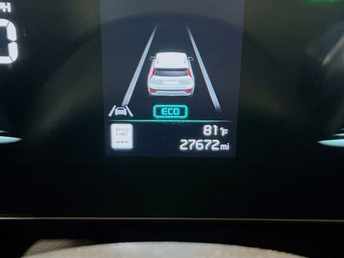 Used 2025 Kia Niro EX FWD image 8