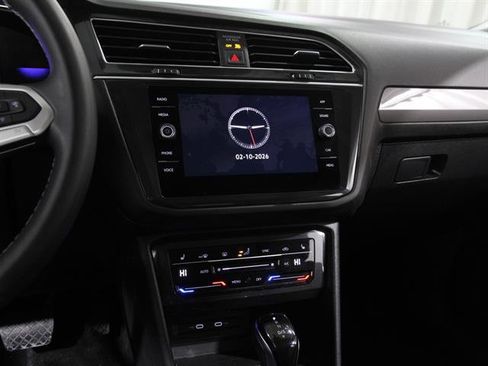 Certified 2024 Volkswagen Tiguan SE image 9