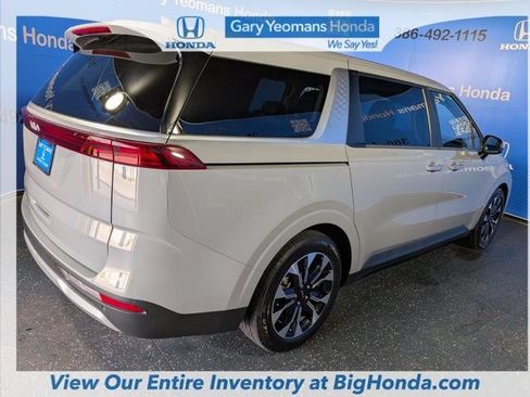 Used 2024 Kia Carnival EX FWD image 6