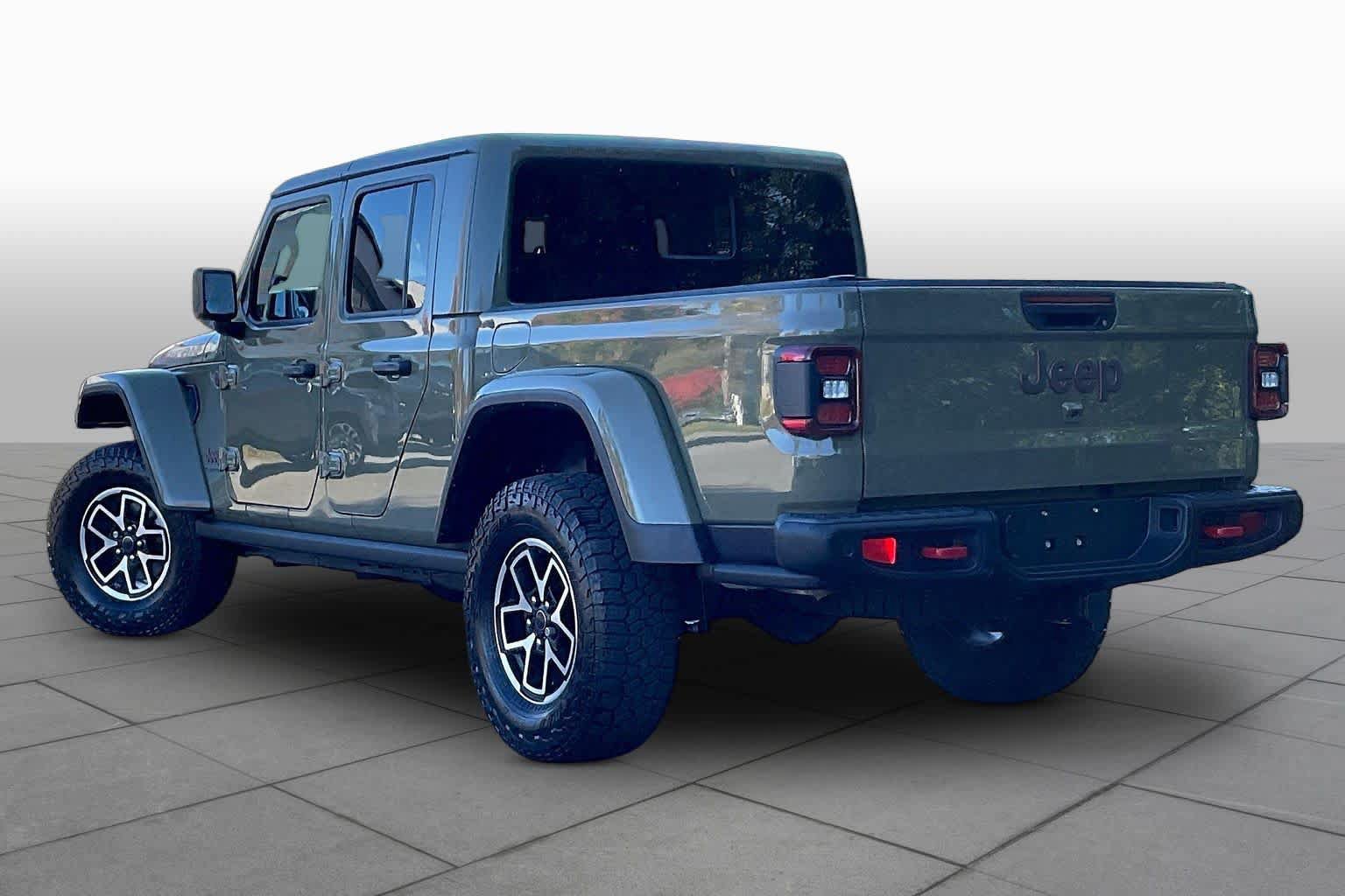 Used 2025 Jeep Gladiator Rubicon AWD/4WD image 10