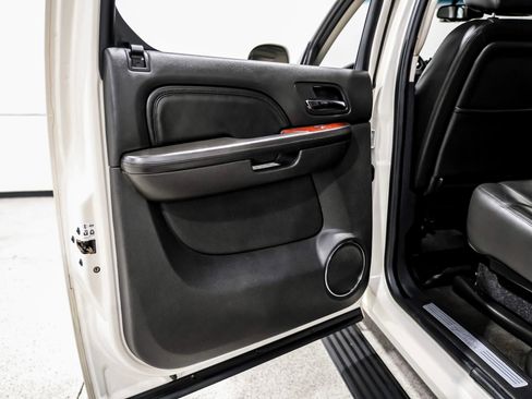 Used 2013 Cadillac Escalade EXT Premium AWD/4WD image 46