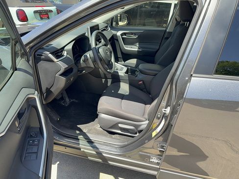 Used 2025 Toyota RAV4 LE AWD/4WD image 5