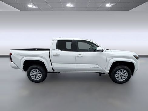 Used 2026 Toyota Tacoma SR5 RWD image 8