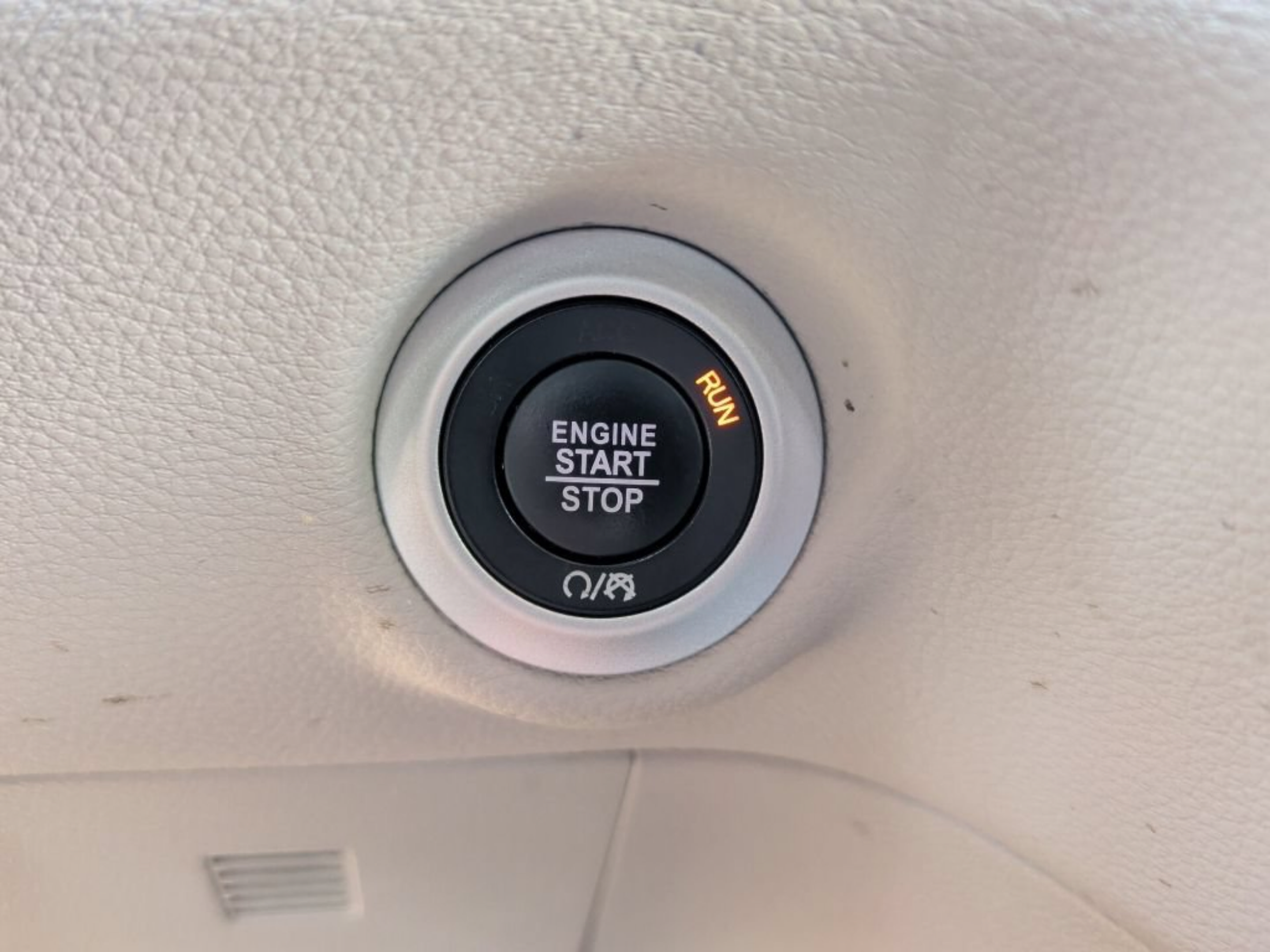 Used 2024 Chrysler Pacifica Limited FWD image 31