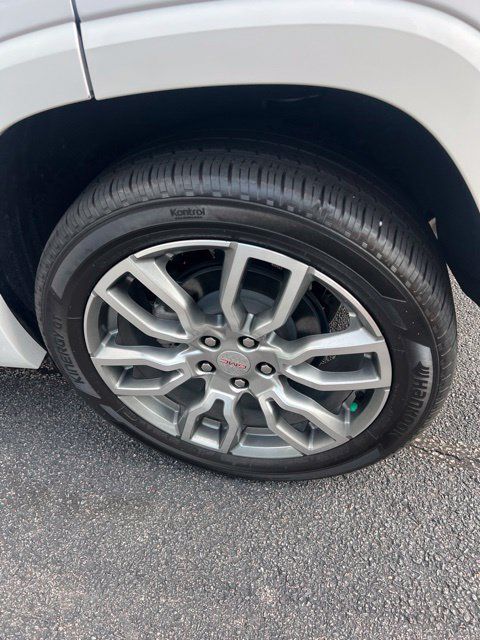 Used 2023 GMC Terrain Denali w/ Denali Premium Package AWD/4WD image 22
