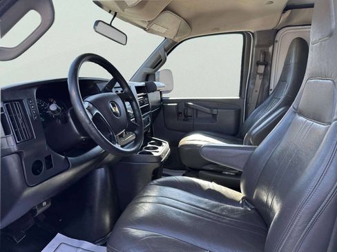 Used 2016 Chevrolet Express 2500 Extended RWD image 9