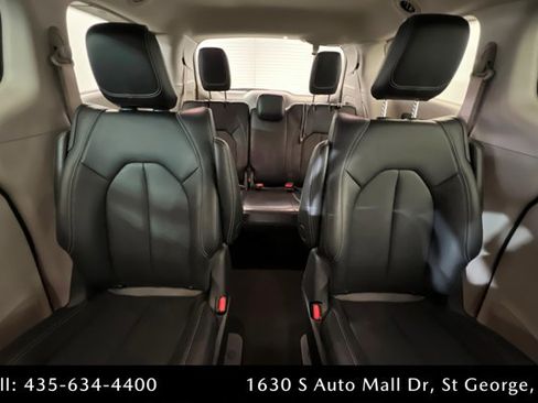 Used 2024 Chrysler Pacifica Limited FWD image 25