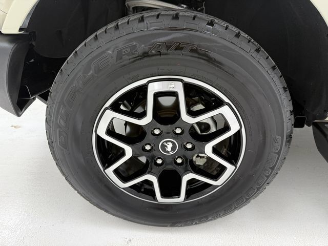 Used 2025 Ford Bronco Outer Banks AWD/4WD image 7