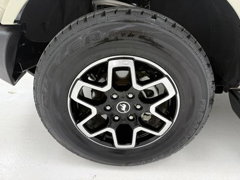 Used 2025 Ford Bronco Outer Banks AWD/4WD image 7