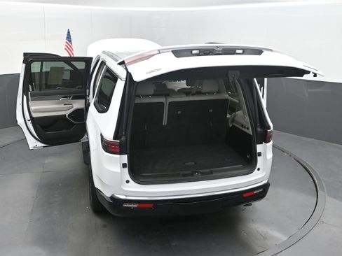 Used 2024 Jeep Wagoneer Series II w/ Flexible Seating Group RWD image 44